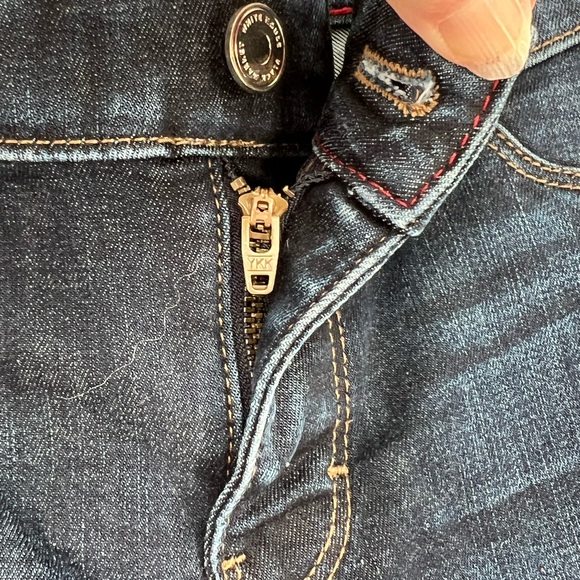 WHITE HOUSE BLACK MARKET THE JEGGING JEANS AWESOME FIT, TRADITIONAL 5 POCKET - Picture 7 of 9